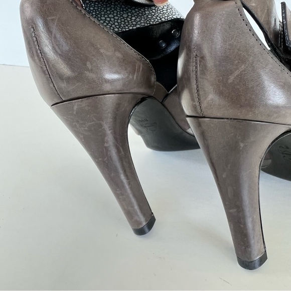 TORY BURCH Teagan Stingray Brown Blue Leather Caged T Strap Sandals Heels Sz 8 - Picture 11 of 15